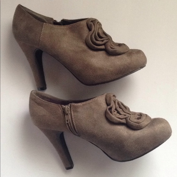 Madden Girl Shoes - Madden Girl Grey Rhiana Ankle Heeled Bootie, 7.5